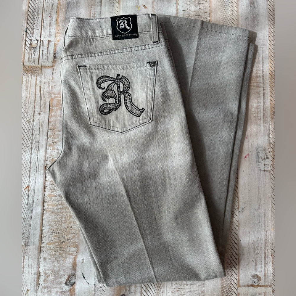 Rock & Republic Light Gray Denim Jean with Embroidered Crystal Pockets
